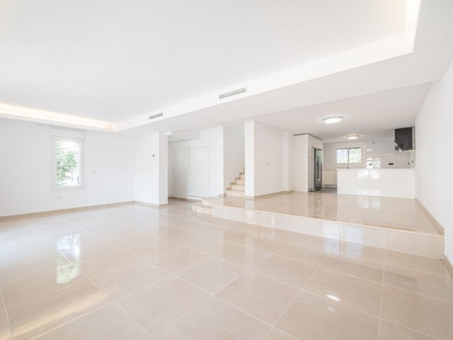 3 Schlafzimmer Reihenhaus in Nueva Andalucía