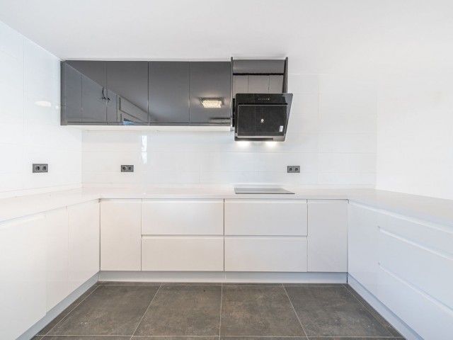 Maison mitoyenne avec 3 Chambres  à Nueva Andalucía