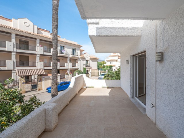 Maison mitoyenne avec 3 Chambres  à Nueva Andalucía