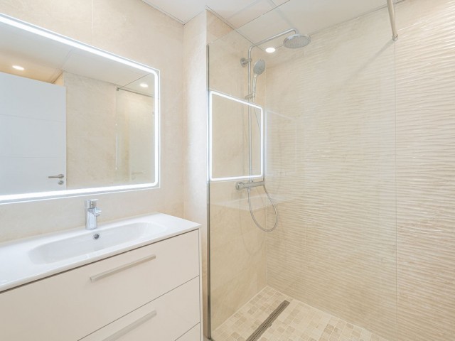 Maison mitoyenne avec 3 Chambres  à Nueva Andalucía