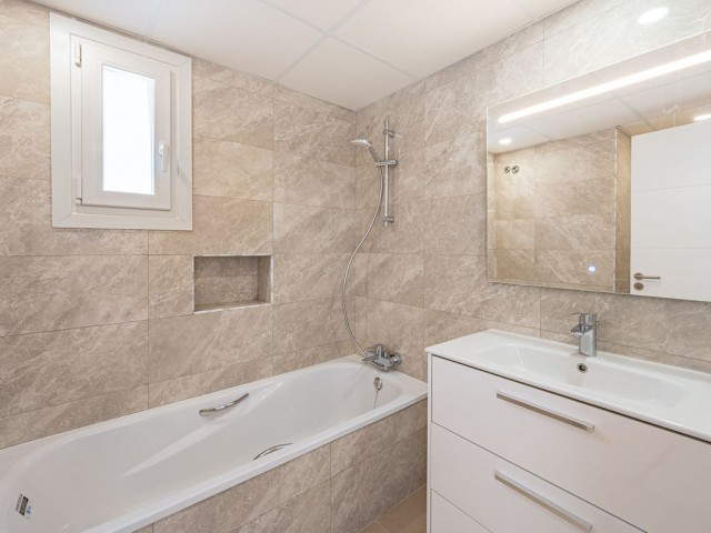 Maison mitoyenne avec 3 Chambres  à Nueva Andalucía