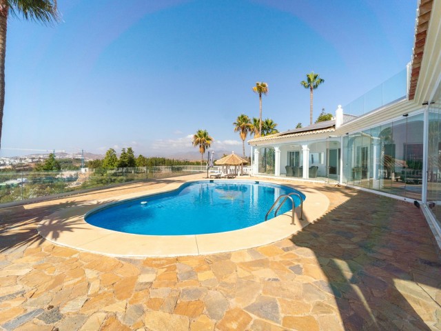 5 Bedrooms Villa in Mijas Costa
