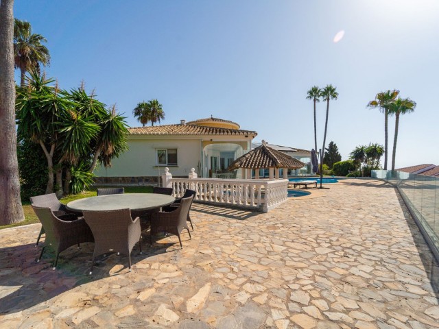 5 Bedrooms Villa in Mijas Costa
