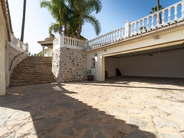 5 Bedrooms Villa in Mijas Costa