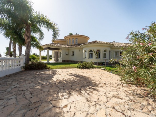 5 Bedrooms Villa in Mijas Costa