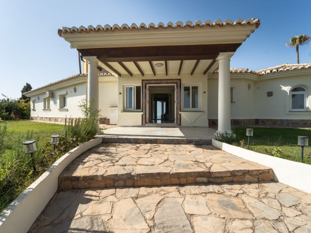 5 Bedrooms Villa in Mijas Costa