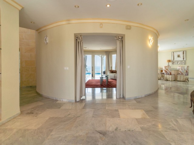 5 Bedrooms Villa in Mijas Costa