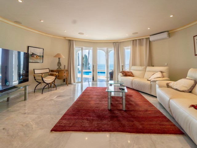 5 Bedrooms Villa in Mijas Costa