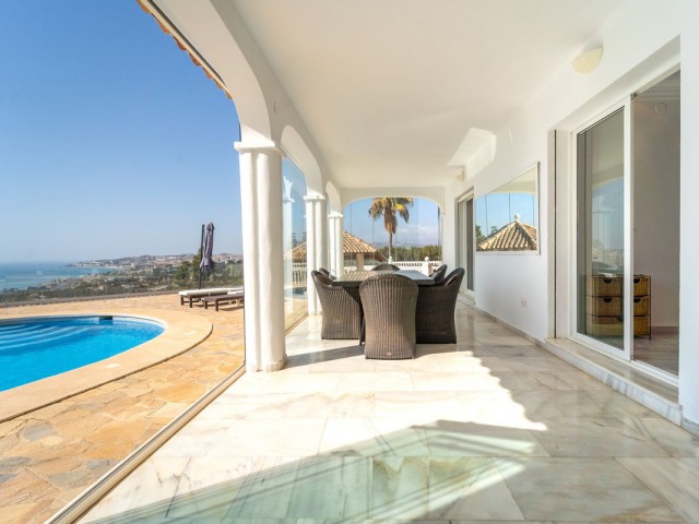 5 Bedrooms Villa in Mijas Costa