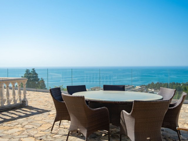 5 Bedrooms Villa in Mijas Costa