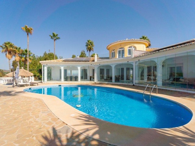 5 Bedrooms Villa in Mijas Costa