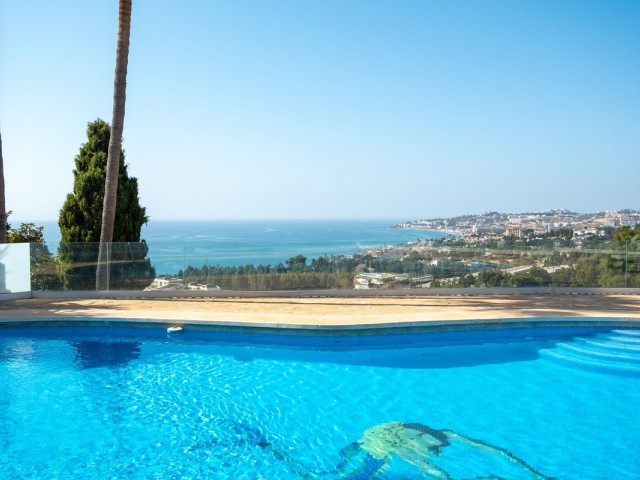 5 Bedrooms Villa in Mijas Costa