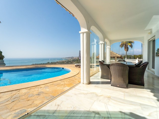 5 Bedrooms Villa in Mijas Costa
