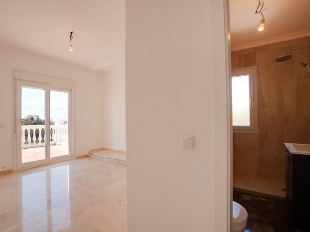 4 Bedrooms Villa in Estepona