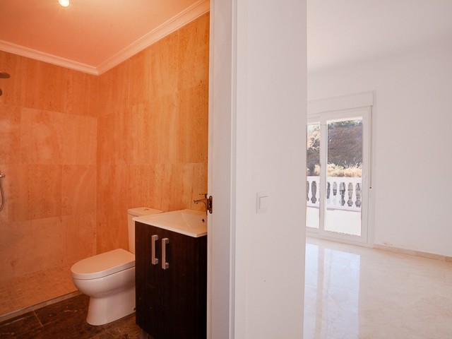 4 Soveroms Villa i Estepona