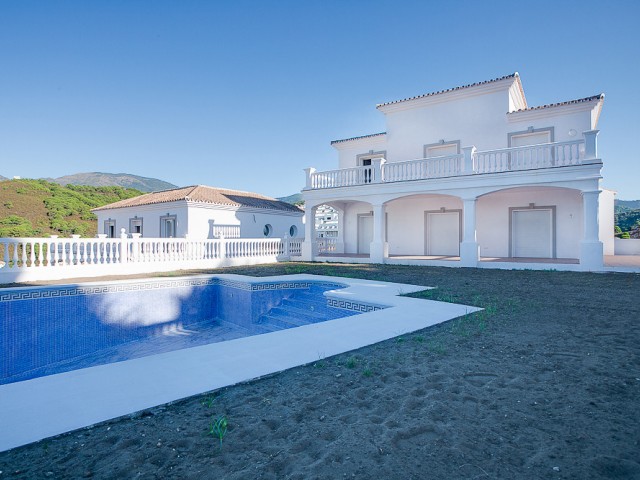 Villa con 4 Dormitorios  en Estepona