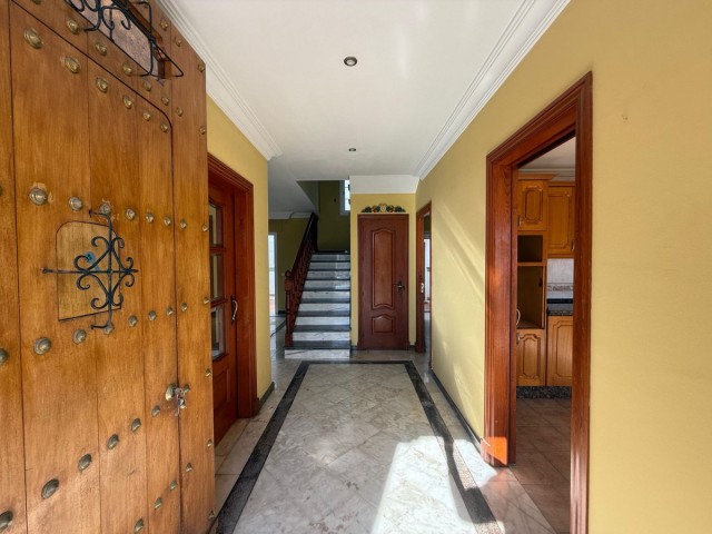 Adosado con 4 Dormitorios  en Cancelada