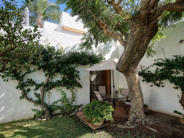 2 Bedrooms Townhouse in Estepona