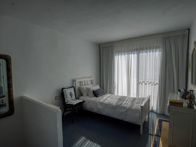 2 Bedrooms Townhouse in Estepona