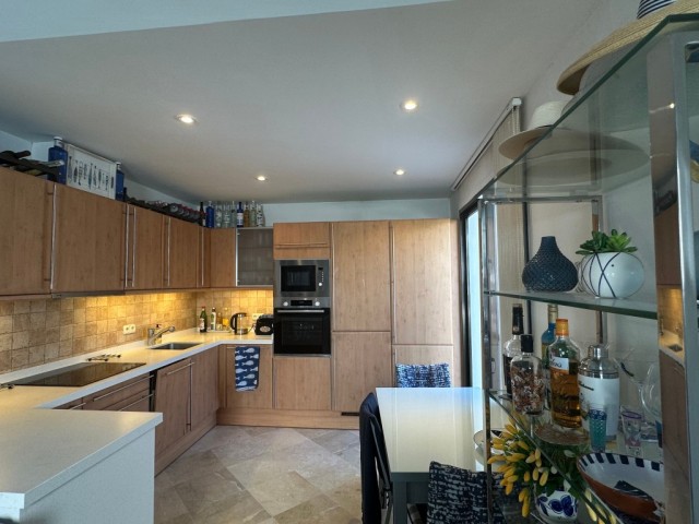 Maison mitoyenne avec 2 Chambres  à Estepona