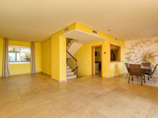 Adosado con 4 Dormitorios  en Manilva