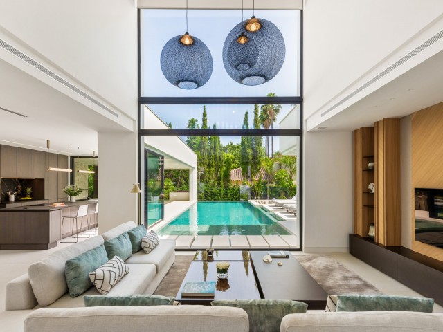 5 Bedrooms Villa in Nueva Andalucía