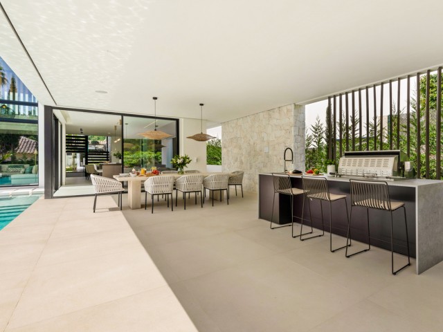 5 Bedrooms Villa in Nueva Andalucía