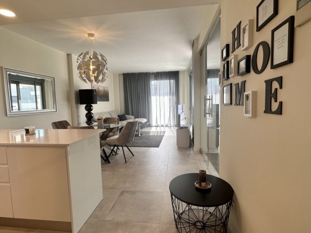 Apartamento con 2 Dormitorios  en Selwo