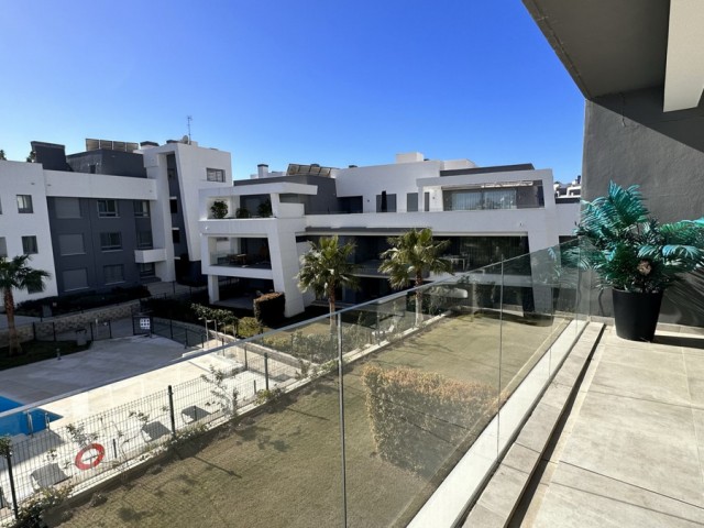 Apartamento con 2 Dormitorios  en Selwo