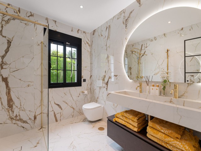 6 Soveroms Rekkehus i Estepona