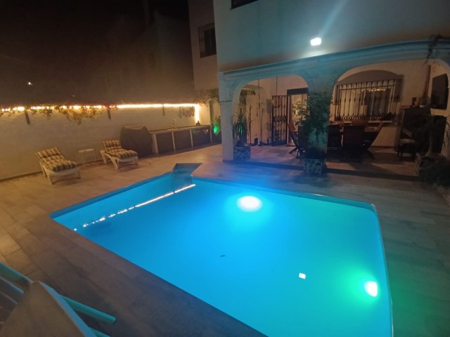 4 Soveroms Rekkehus i Estepona