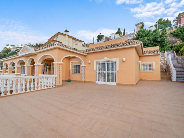 4 Schlafzimmer Villa in Benalmadena