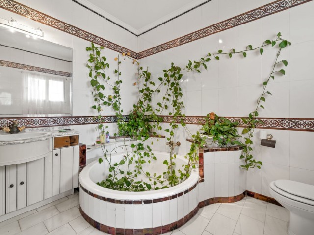 4 Bedrooms Villa in Benalmadena