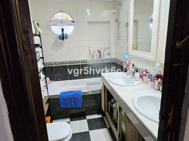 3 Bedrooms Apartment in Nueva Andalucía