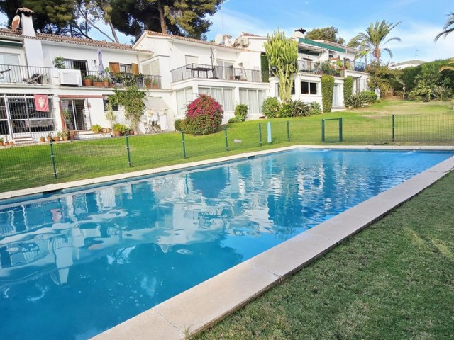 3 Bedrooms Apartment in Nueva Andalucía