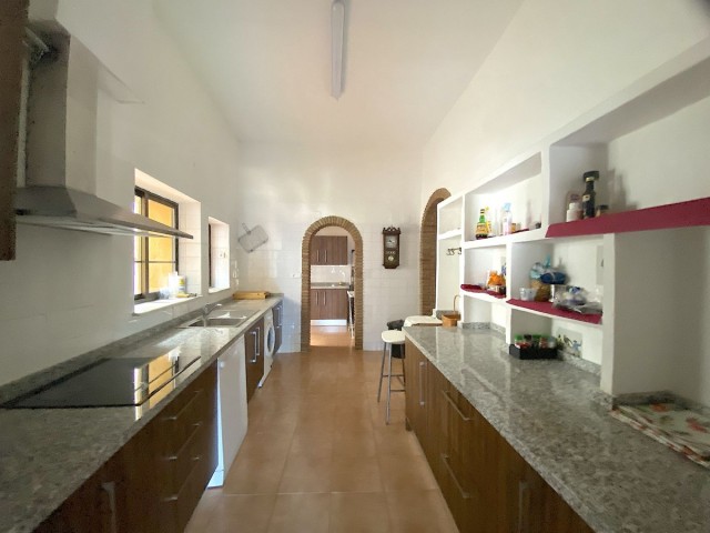 5 Bedrooms Villa in Mijas