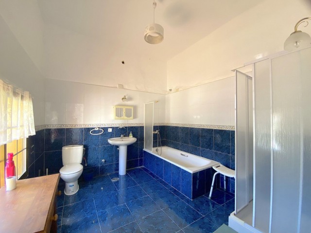 5 Bedrooms Villa in Mijas