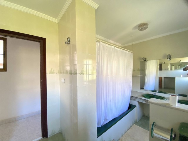 5 Bedrooms Villa in Mijas