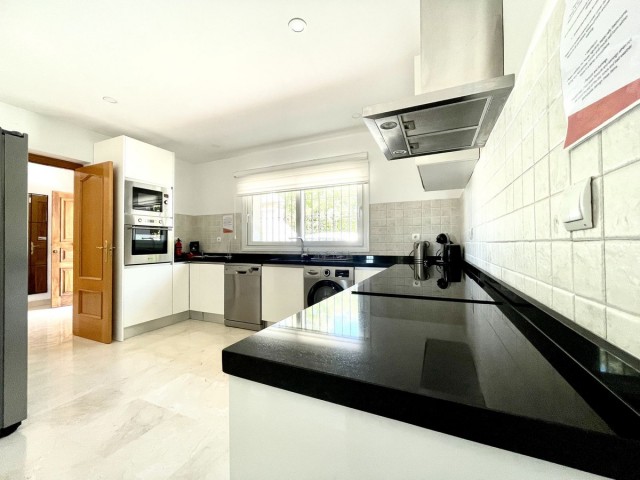 4 Bedrooms Villa in Mijas Golf