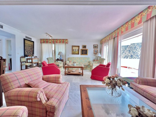 3 Bedrooms Townhouse in Estepona