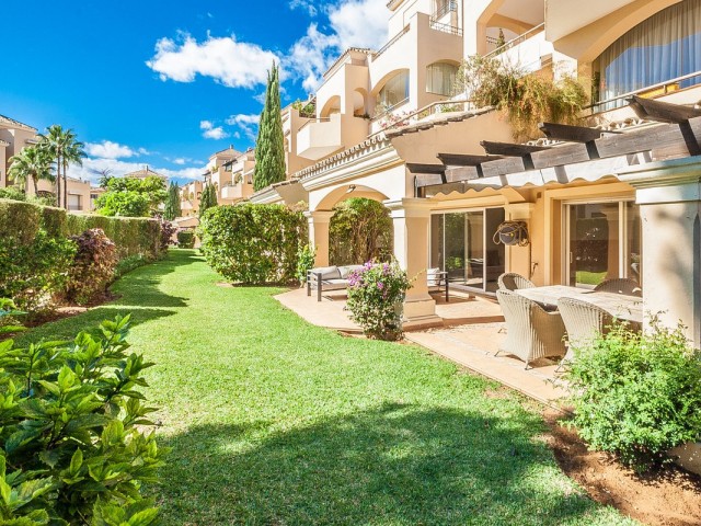 2 Bedrooms Apartment in Elviria