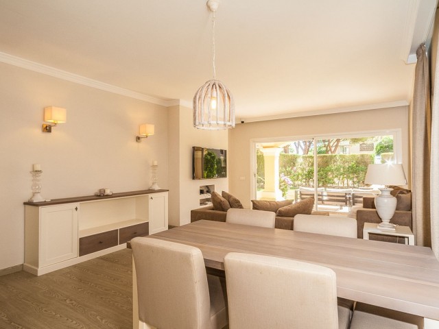 2 Bedrooms Apartment in Elviria