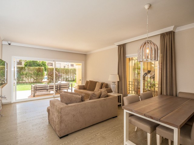 2 Bedrooms Apartment in Elviria