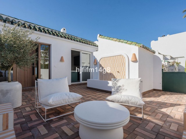 Maison mitoyenne, La Colina, R5185402