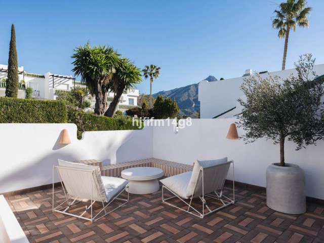 Maison mitoyenne, La Colina, R5185402
