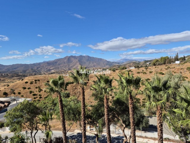 Villa avec 4 Chambres  à Valtocado