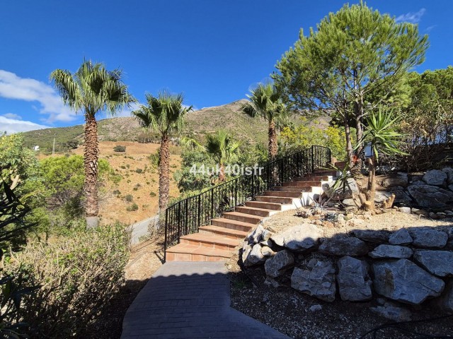 Villa avec 4 Chambres  à Valtocado