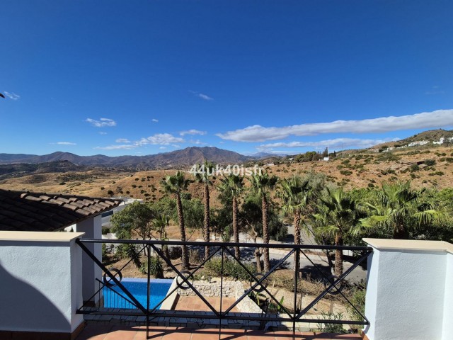 Villa avec 4 Chambres  à Valtocado