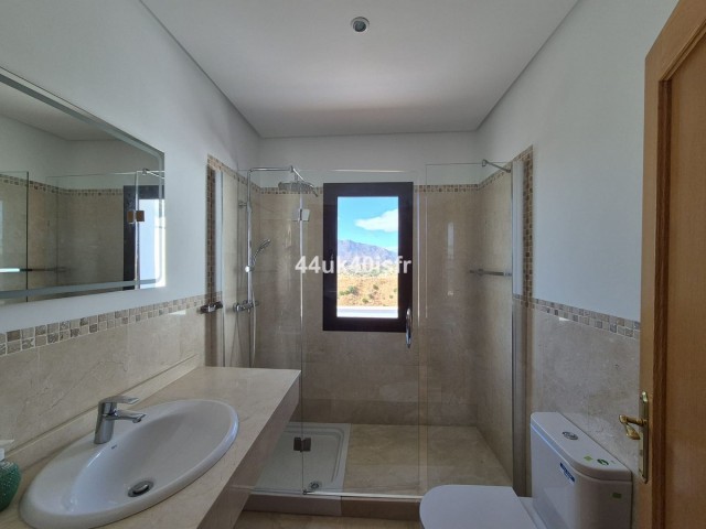 Villa avec 4 Chambres  à Valtocado