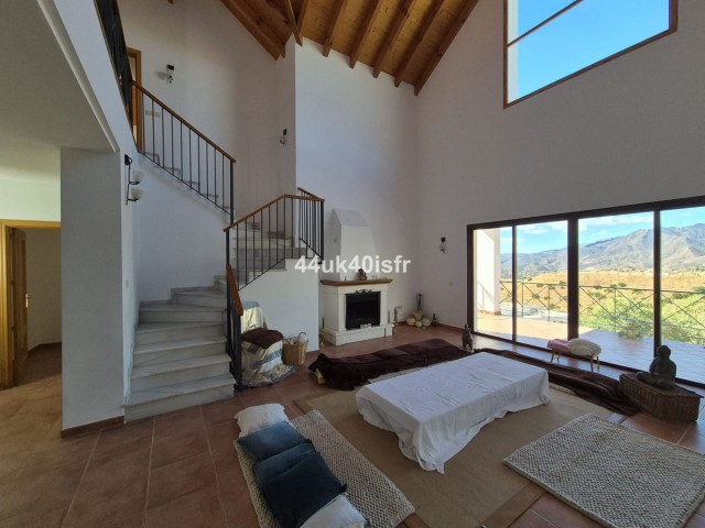 Villa avec 4 Chambres  à Valtocado